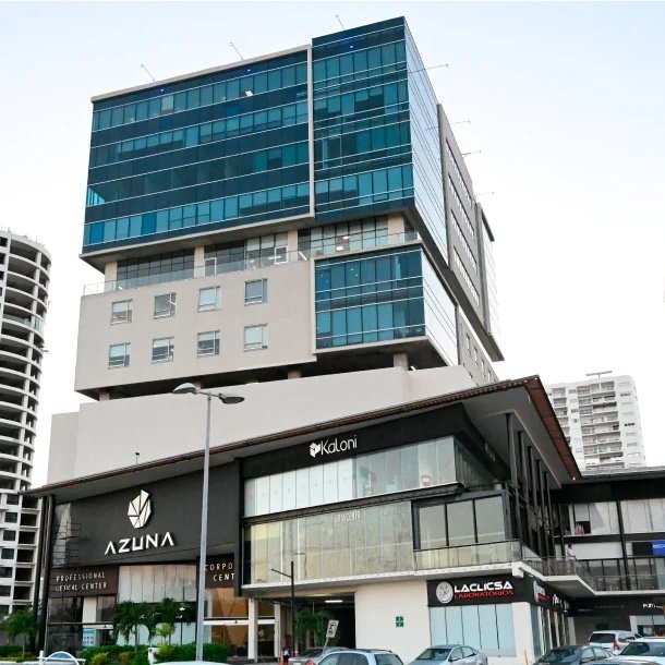 Edificio Azuna Corporate Center en Cancún, sede de C&H Legal Firm